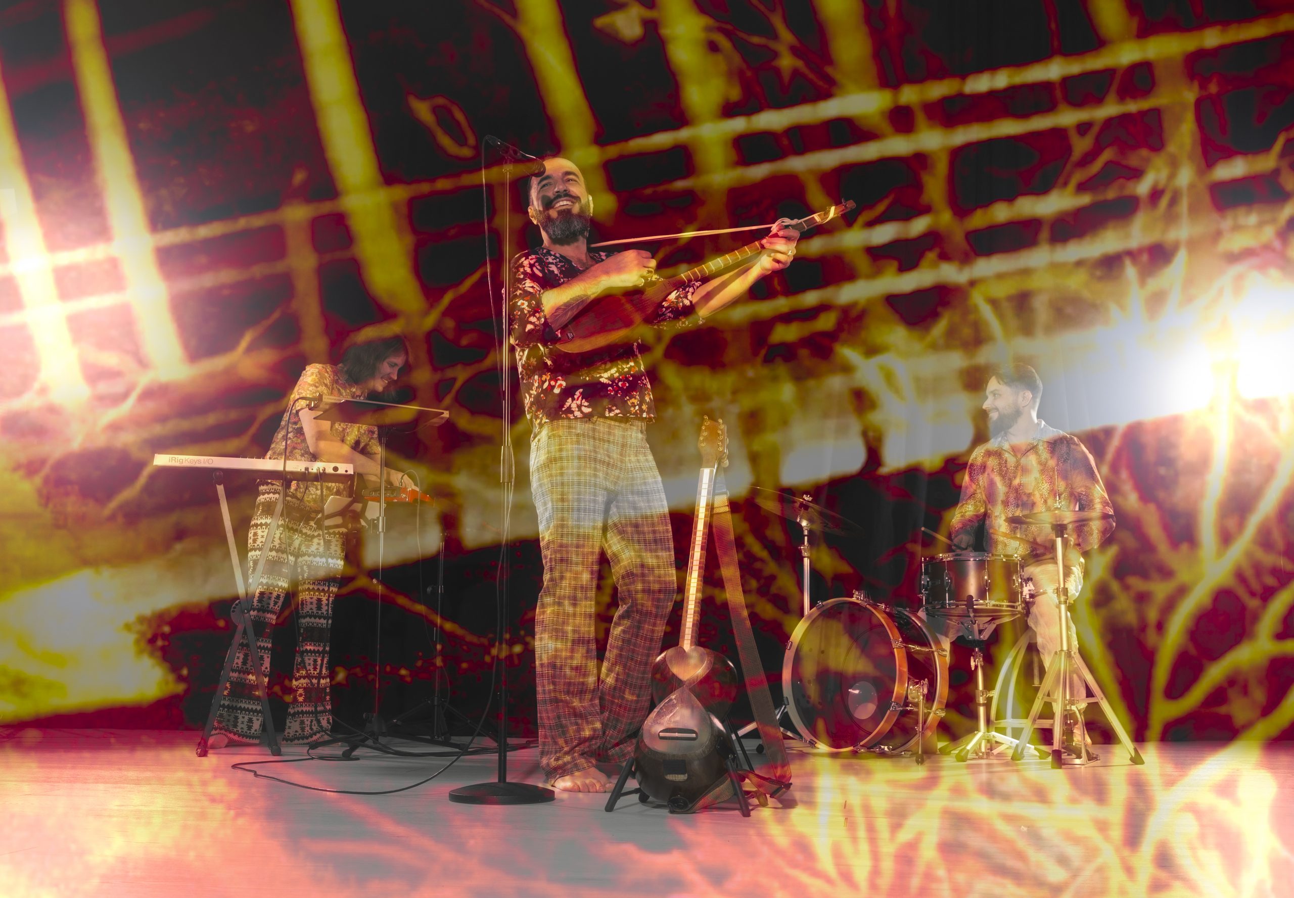 Mood Suprim performing